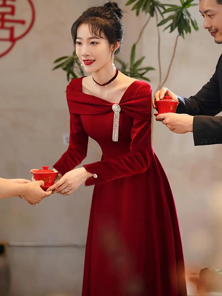 2023 Neujahr Satin moderne chinesische Cheong sams Brautkleid traditionelle rote Abendkleider Qipao Brautkleid plus Größe Robe