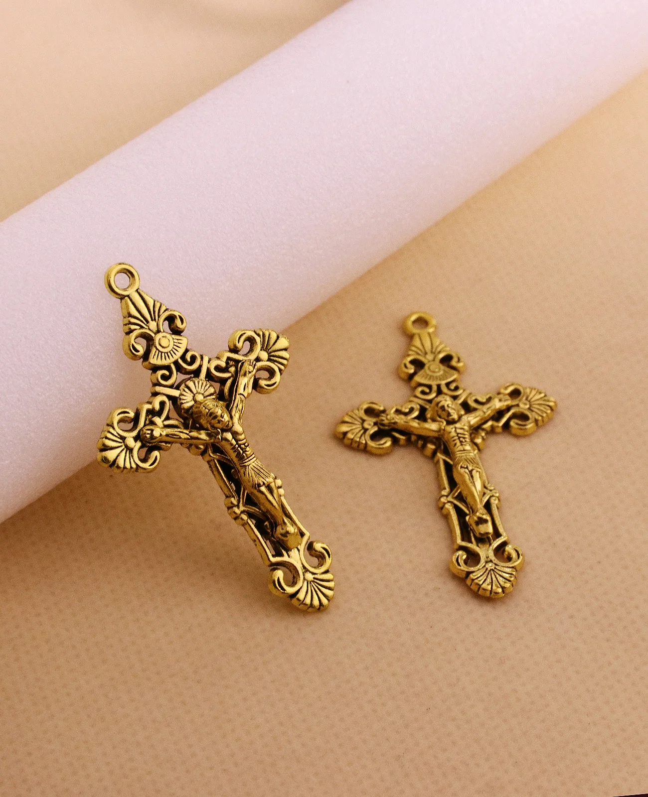 Diyalo 5 Teile/los Floral Kreuz Kreuzigung Rosenkranz Rosenkranz Goldene Anhänger für DIY Halskette Charms Religiöse Schmuck Machen Teile – Detail 3