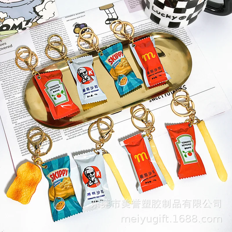 ¡Patinas fritas con salsa de tomate! Juguete de comida patatas fritas con colgante de salsa de tomate, decoración de modelo de comida divertida Maimen K