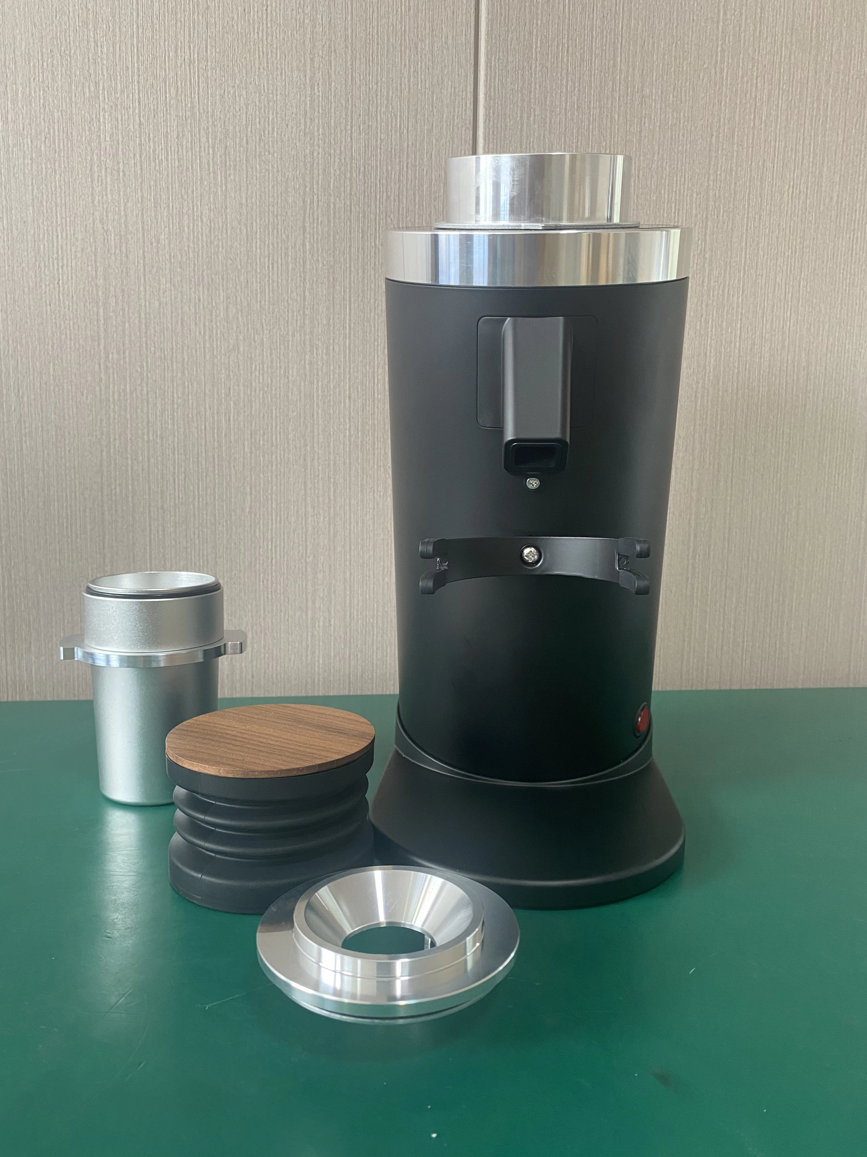 Hot Selling Product: Professional Stainless Steel Blade Adjustable Flat Burr Automatic Coffee Grinder DF64-k