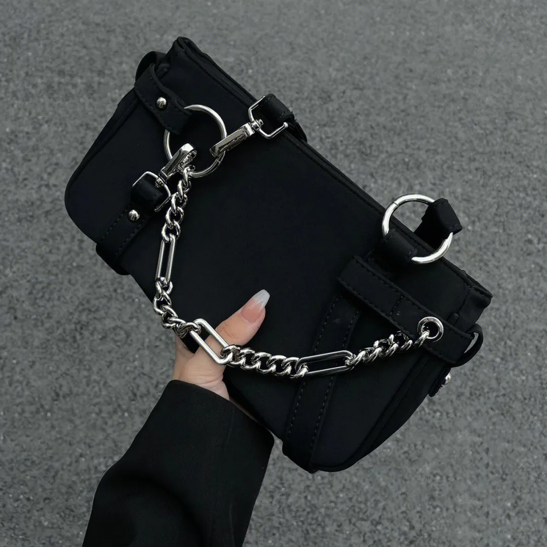 

Exclusive new UR women's bag chain motorcycle armpit bag with a high-end single shoulder crossbody handbag.