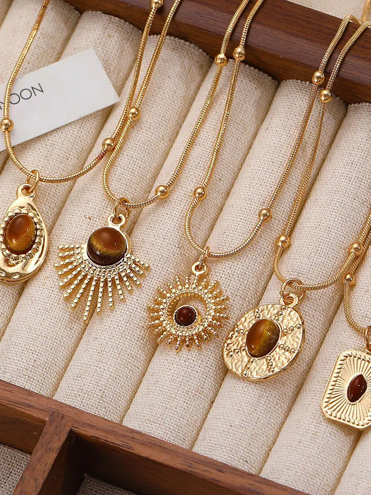 Vintage Leather Brown Stone Pendant Necklace Stacking Choker Temperament Clavicle Chain for Women Girl Autumn Winter Necklace