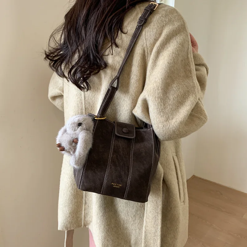 

2025 Winter Women's Wrinkled Bucket Bag, Niche Design PU Leather Multi-way Shoulder Crossbody Purse, Korean Style Tote
