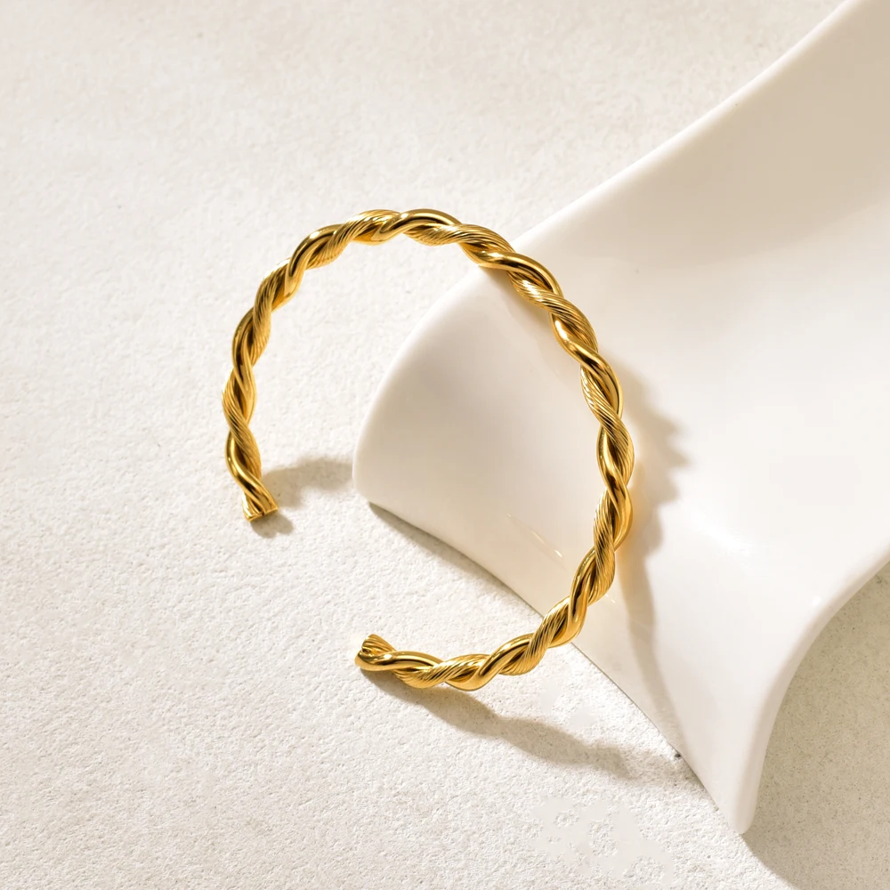 Thumbnail 4 - #8 Discounted Thread Bracelets Worth Buying