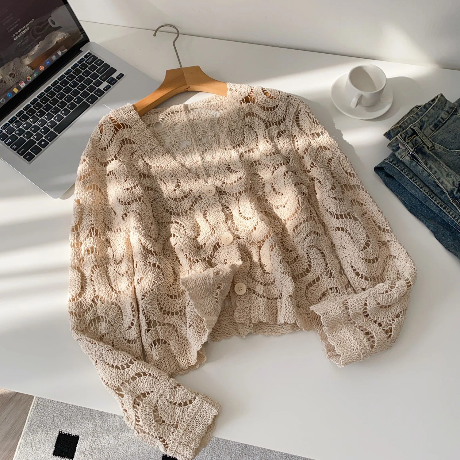 

Chic vintage long sleeve Embroidered loose Elegant Fashion Sexy cardigan bohemian Women Blouse Women