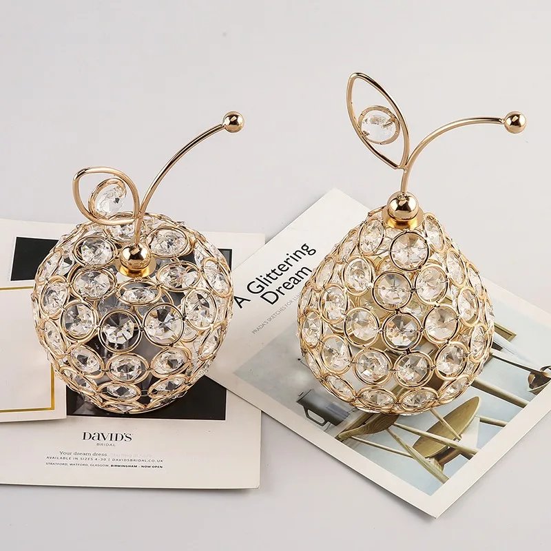 Modern Golden Crystal Fruit Sculpture Ornament, Wire‑Frame Pineapple Apple Pear Decor for Elegant Home Tabletop Accent