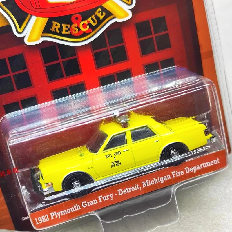

GreenLight 1:64 1982 Plymouth Gran Fury Michigan Fire Chief No. 1 Collection Toys Small Gifts Model Wall Pendants