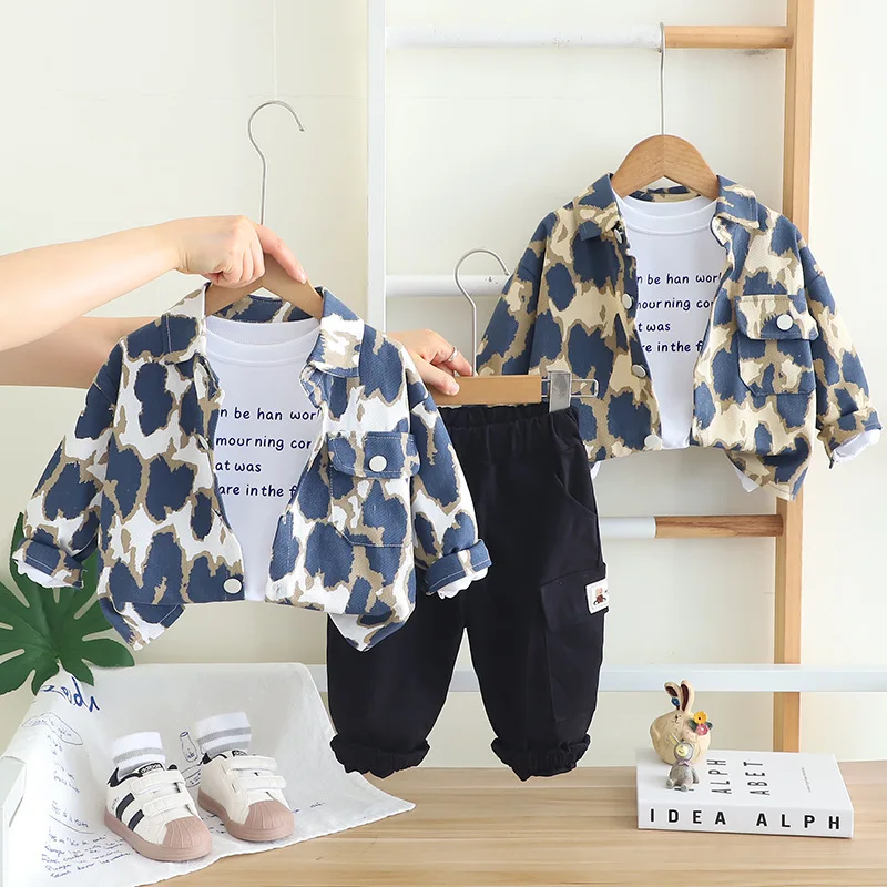 

2025 Autumn New Boys' Suit Denim Jacket Cardigan Fashionable Korean Version Pants Cool and Trendy 3 Piece Set