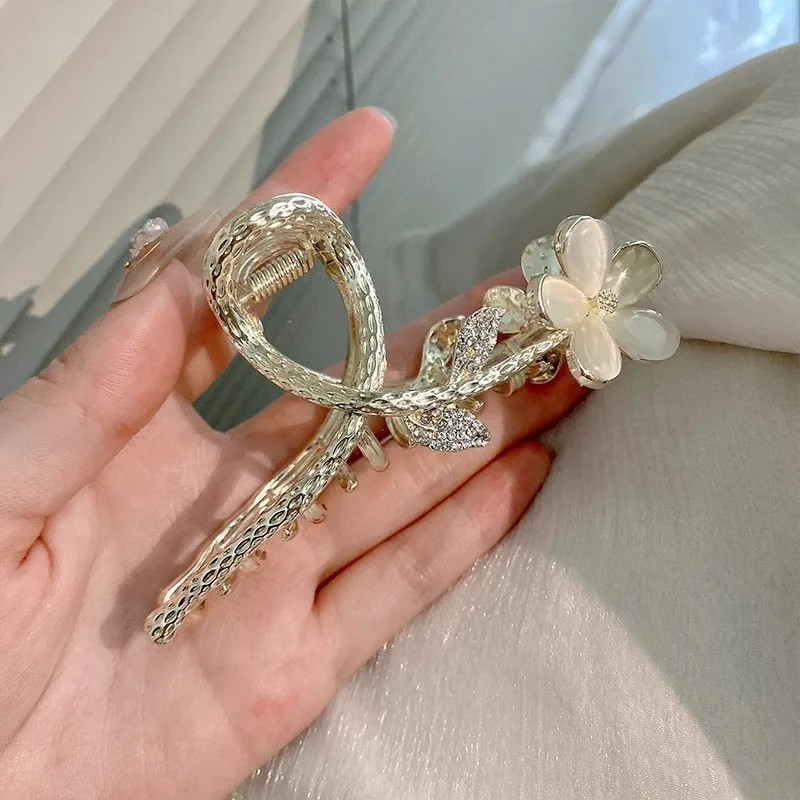 دبوس شعر رائع على شكل زهر الخوخ الجنية، مشبك على شكل رأس أنثوي، مشبك سمك القرش المتقدم الكبير