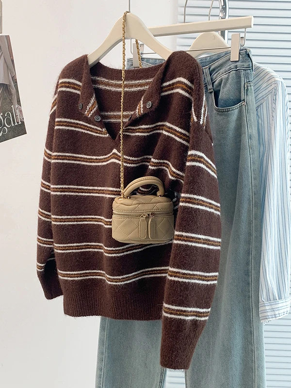 Sweter-płaszcz damski w paski, luźny krój, długi sweter, bluzka z otwartym kołnierzem, baza pod spódnicę, jesień, moda.