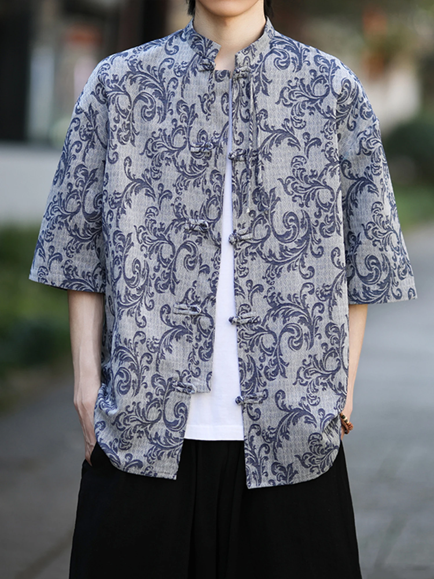 

Мужская летняя повседневная рубашка свободного кроя с цветочной вышивкой, коротким рукавом, воротником-стойкой и застежкой на пуговицах, из смесового хлопка и полиэстера