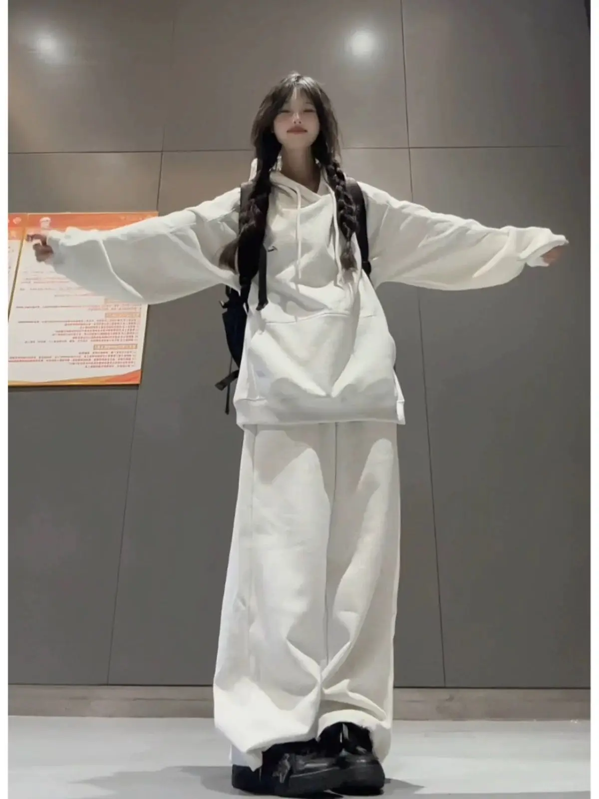 

Женский повседневный комплект спортивной одежды оверсайз, корейская версия, толстовка с капюшоном, длинные брюки, весенне-осенний студенческий наряд из двух предметов