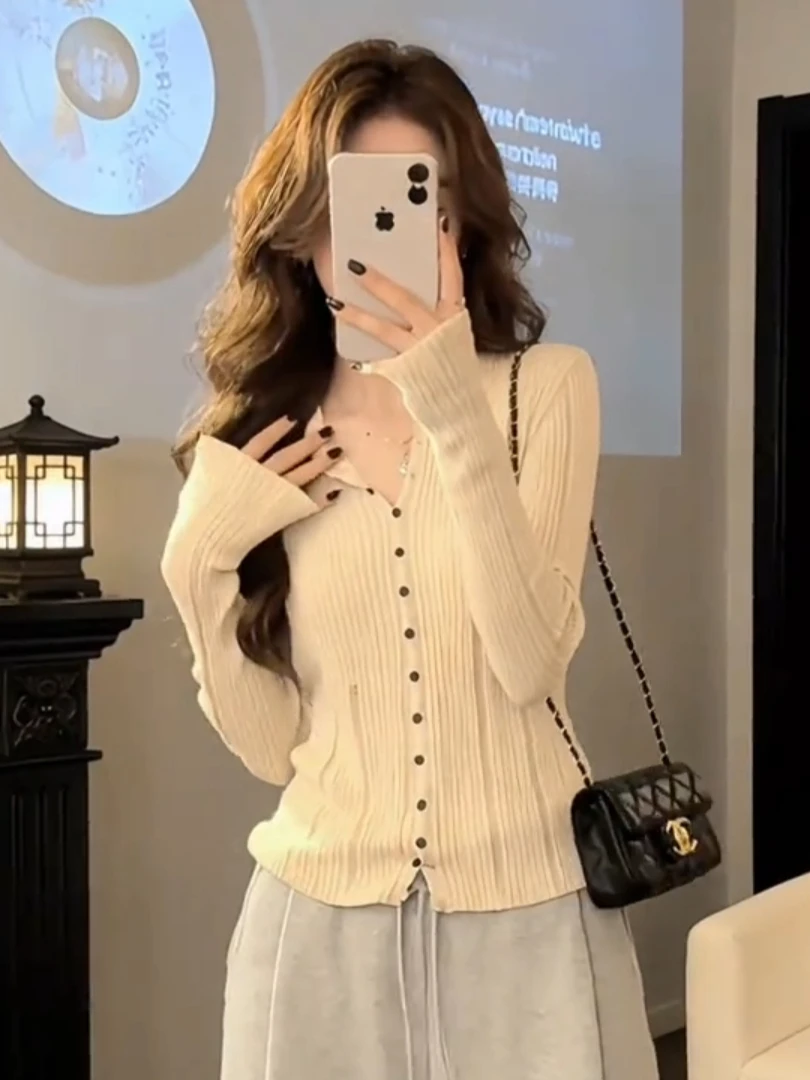 

Korean Sle Long Sve Knitted Sweater Women's Slim Fit Base Layer Single Button Autumn Winter New Arrival Faion Casual Wear