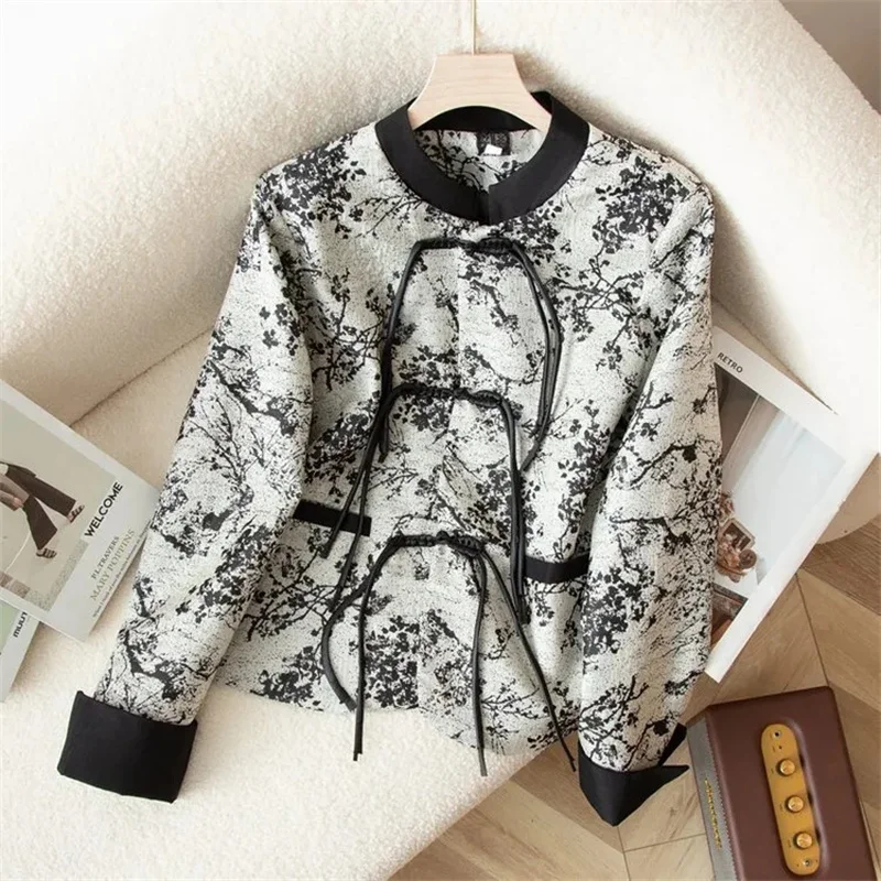 2024 Mom Spring Autumn New Chinese Fashion Western Style Coat Lady Retro Cardigan National Style Ink Painting Plate Button Top