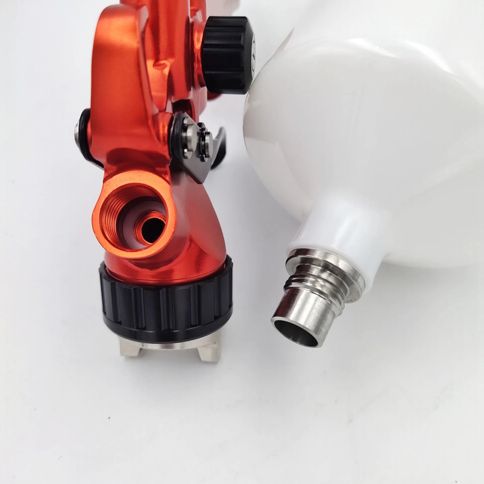 Car Painting Paint Spray gun Saigaole High-end Upper kettle T60 Varnish Sheet metal High atomization Spray gun Pneumatic tool