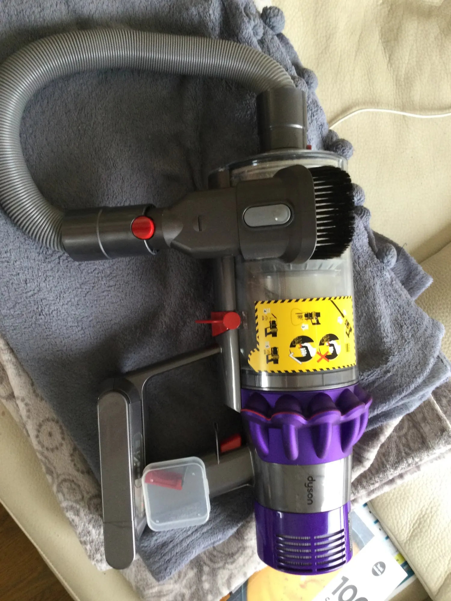 Amazon.co.jp: 掃除機、延長ホースとトリガーロック、ダイソン対応、フレキシブルホースとスイッチホルダー、ダイソン対応、V15 V11 V10  V8 V7 : ホーム＆キッチン 掃除機ホース2本、ダイソンV15 V11 V10 V7延長とトリガーロックスイッチホルダーに適合 掃除機用パイプホース