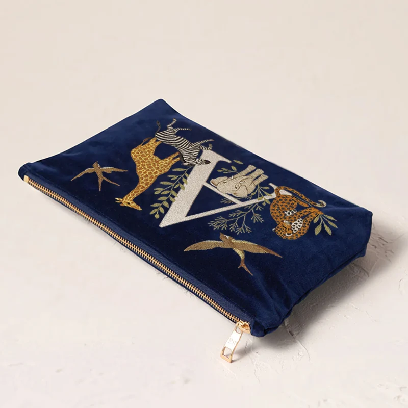 Fluwelen clutch make-uptasje met schattige dierenalfabetprint