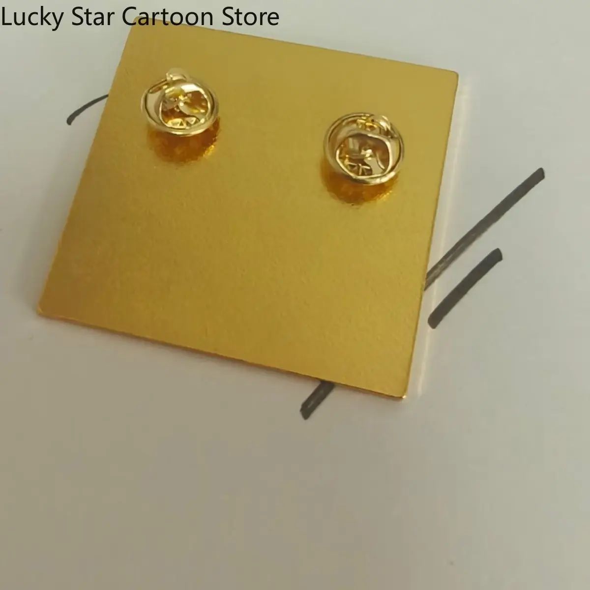 لعبة الهوية الخامس ايسوب كارل المحنط أنيمي تأثيري الكرتون لطيف وسيم شارة معدنية بروش ظهره قلادة المشجعين هدية عيد ميلاد