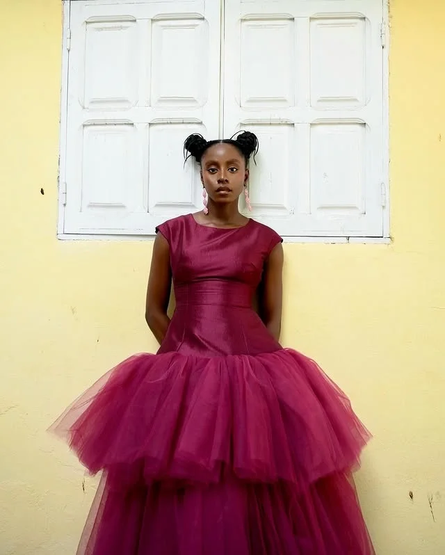 かわいいサテンとチュールのプロムドレス ティアードチュール パフィー Aライン イブニングドレス ティーレングス フォーマルパーティードレス