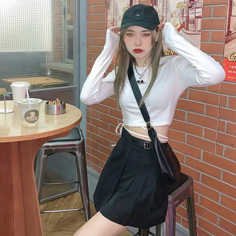 تي شيرت بناتي حار بأكمام طويلة لموسم الربيع والخريف للسيدات 2025 تصميم جديد بلوزة قصيرة عصرية مكشوفة