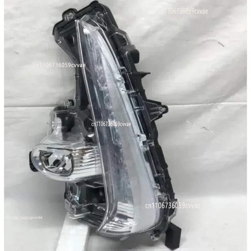 Car Fog Light 8152047090 Replacement Auto Driving Lamp Waterproof High Brightness for 2016 Models