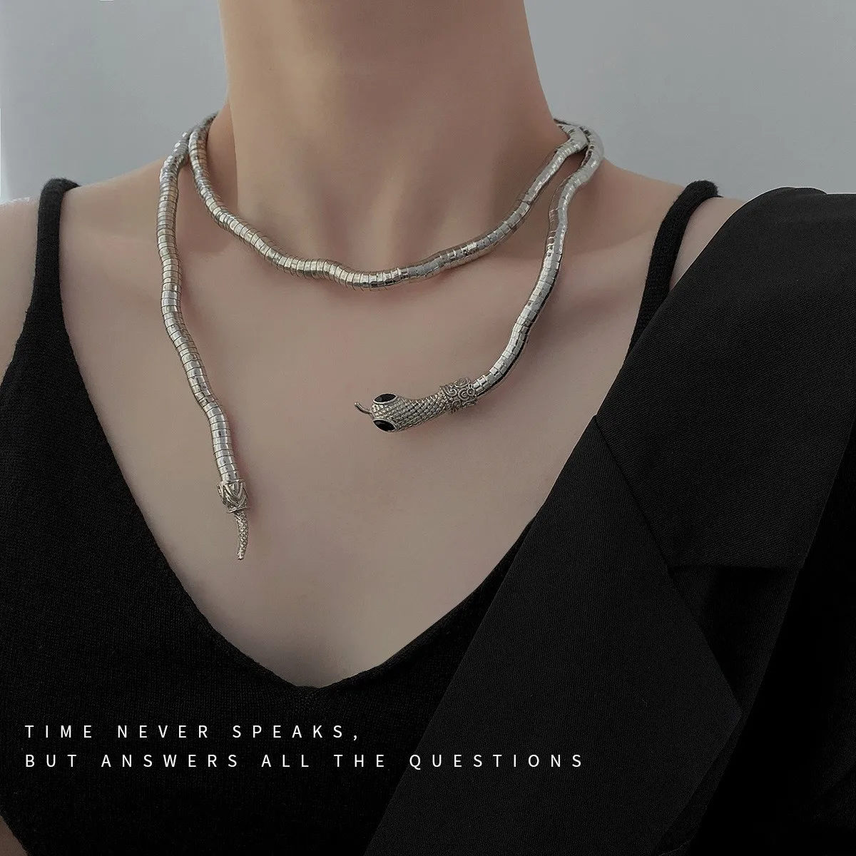 Metal Snake Chain Necklace Fashion Rock Punk Unique Design Sense Micro Snake Shape Collarbone Neck Jewelry Accessories 2025