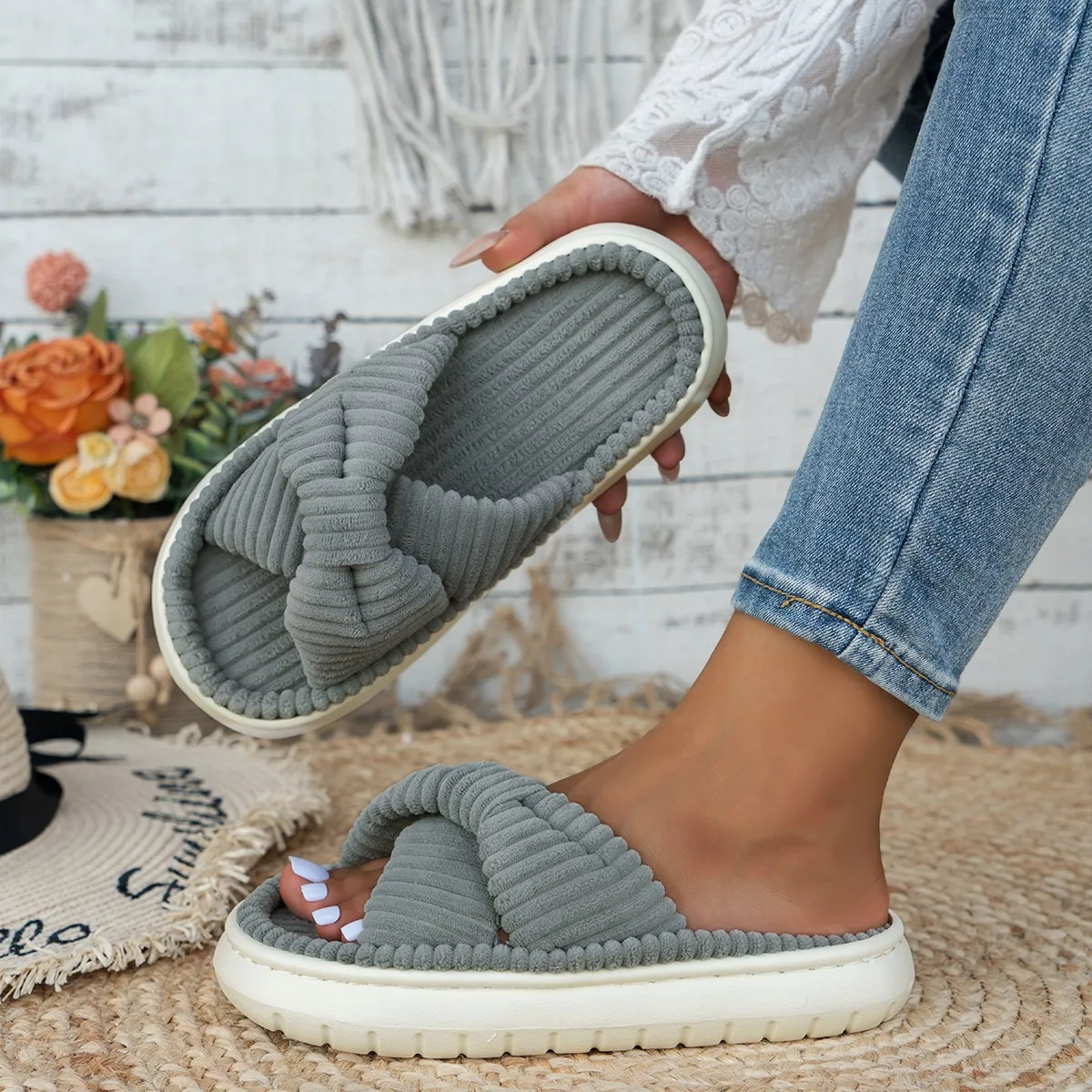 Fashion Cross Strap Fuzzy Slippers Women Winter Warm Plush Home Cotton Shoes Woman Soft Sole Open Toe Fluffy Fur Slippers 2024