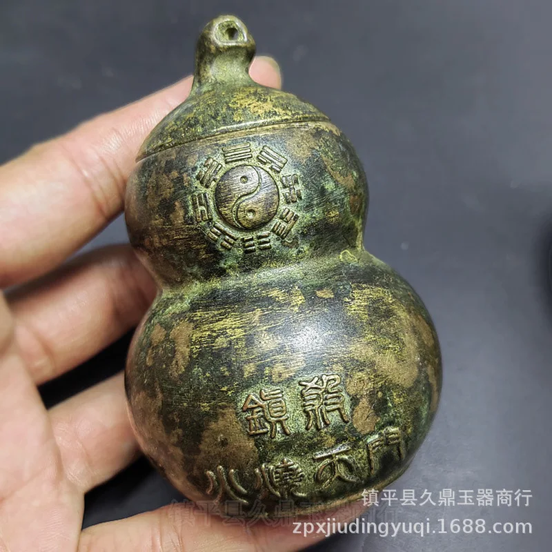 Antique copper ornament with a lid, featuring a dragon pattern; brass gourd for home or office decor