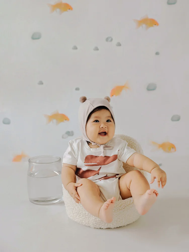 3-4 Month Baby Bodysuit Cotton Summer Baby Romper+Hat 2pcs/Set Goldfish Printed Background Blanket Shooting Backdrop Accessories