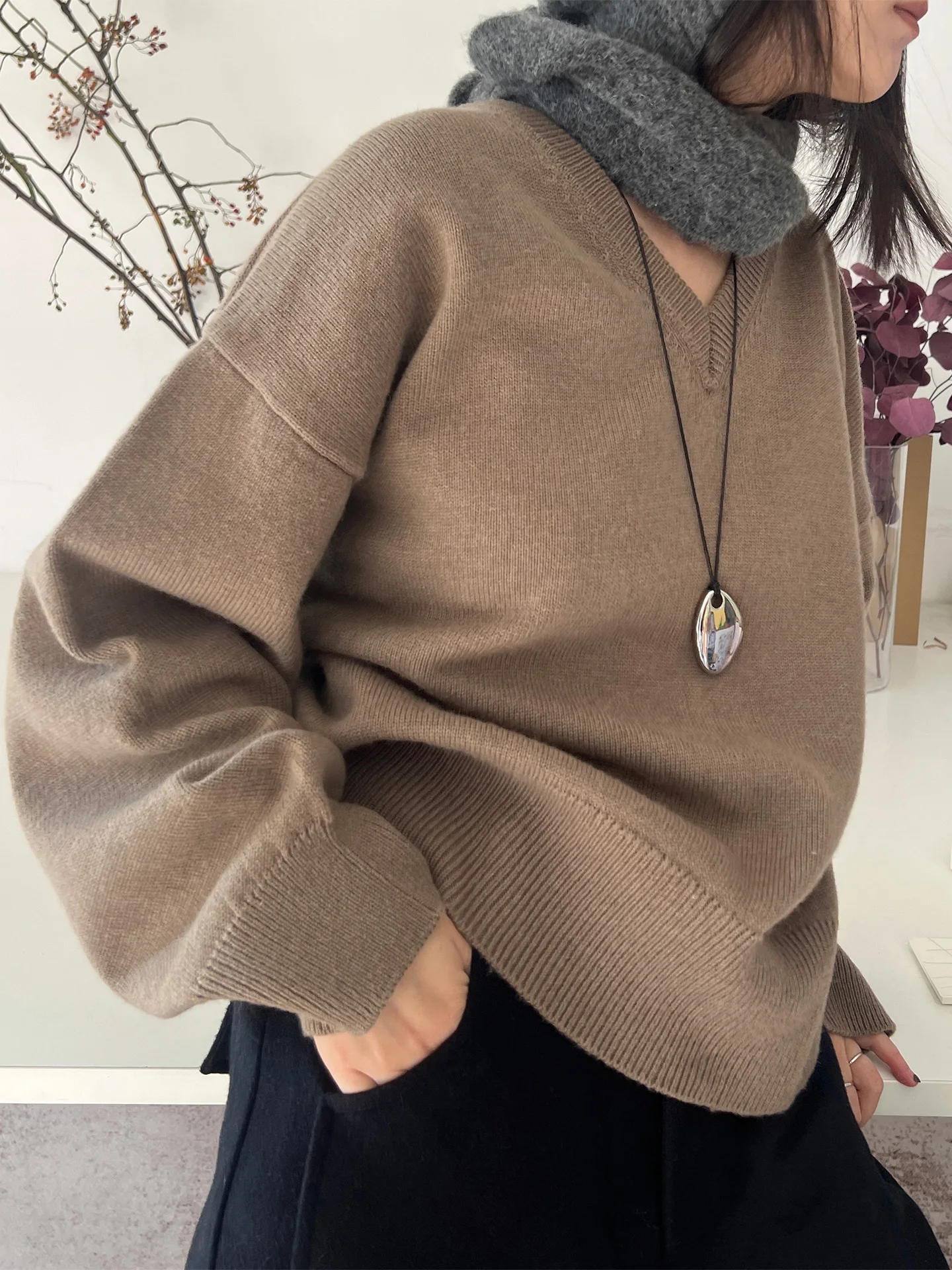 

Свободный женский свитер с V-образным вырезом, однотонный, повседневный, удобный, для работы и отдыха, простой дизайн, смесь полиэстера