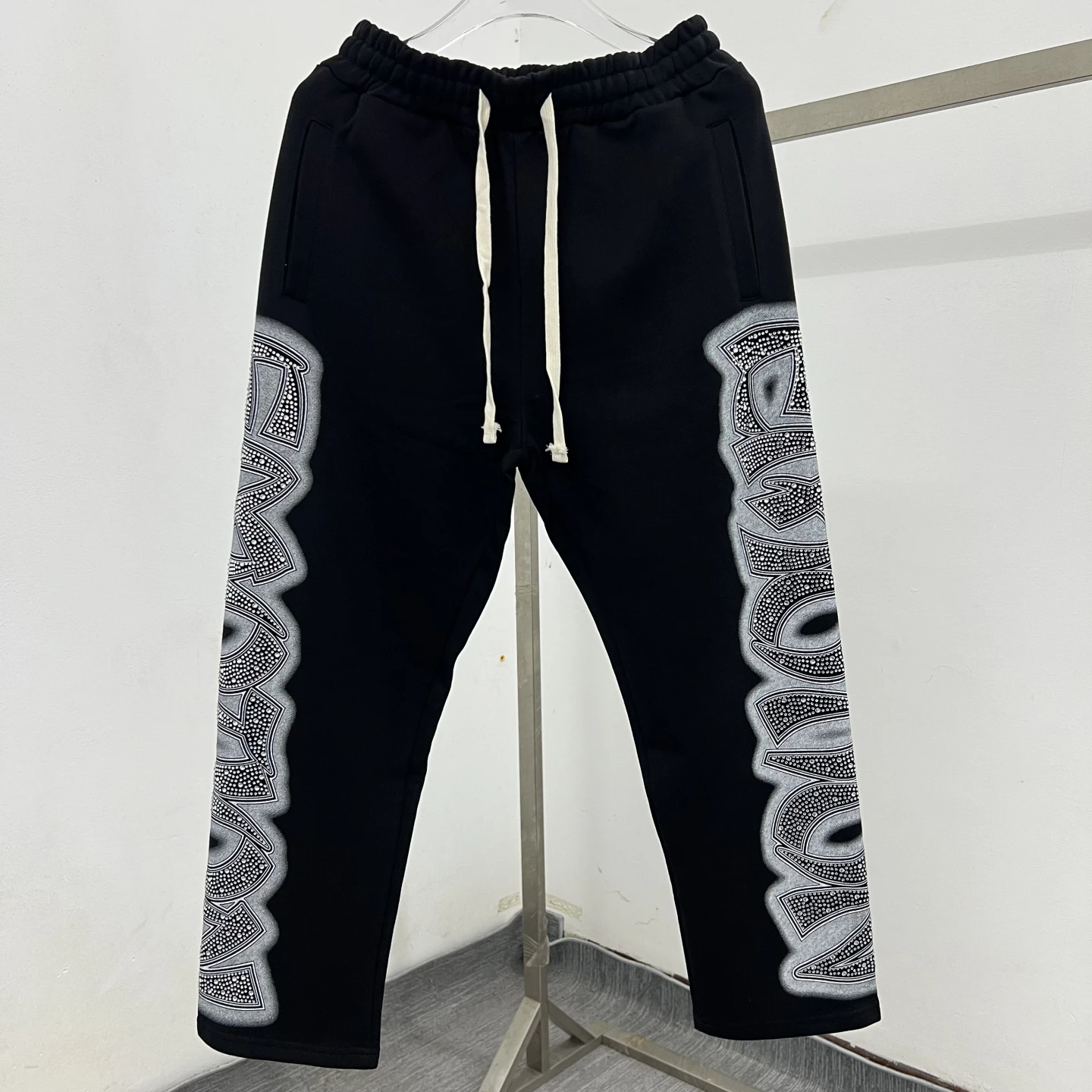 

Спортивные брюки свободного кроя в стиле американского хип-хопа с принтом «Бриллиантовые буквы», повседневные, из хлопка и полиэстера