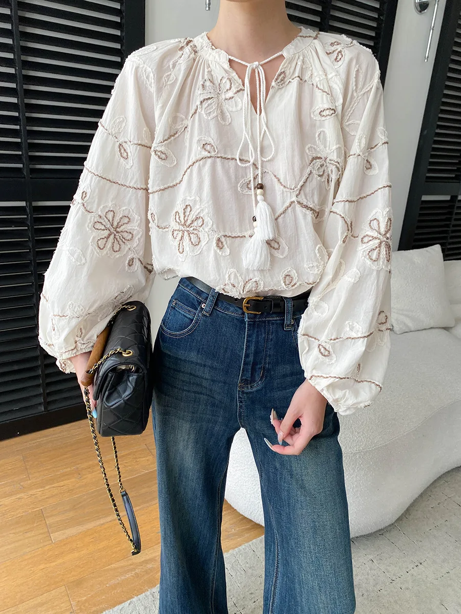 Early autumn new French heavy industry flower embroidery design with a lace up loose long sleeved shirt