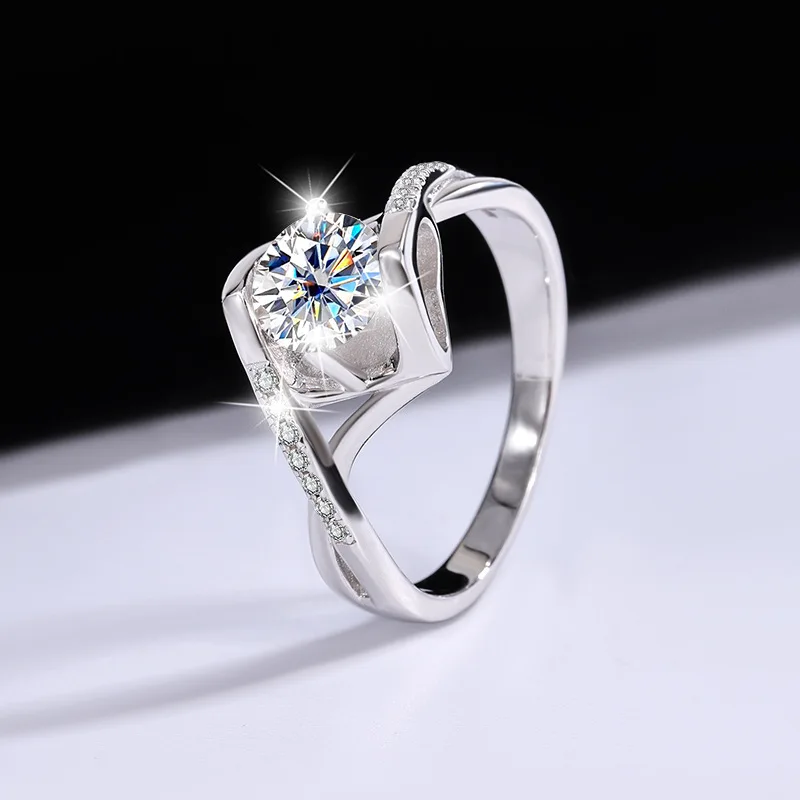 

High-quality Silver Ring, Moissanite Diamond Ring, Twisted Arm, Slightly Set Angel Kiss Proposal Stone Moissanite