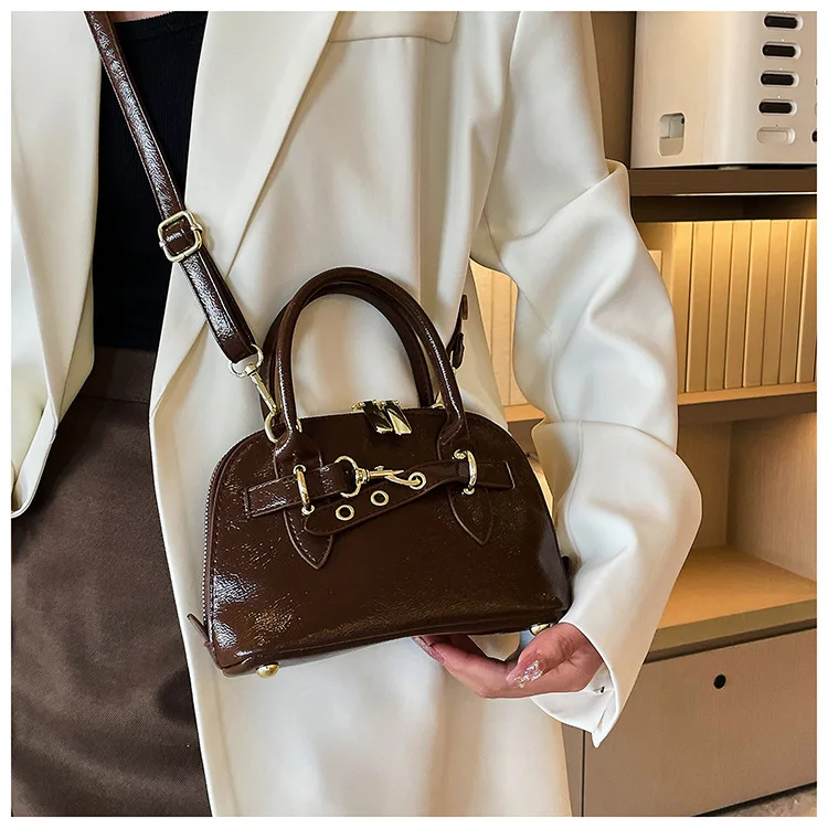 

​​"2025 New Premium Lock Shell Bag - Women's Fashion Retro Shoulder Bag, Versatile Niche Crossbody Purse"​​