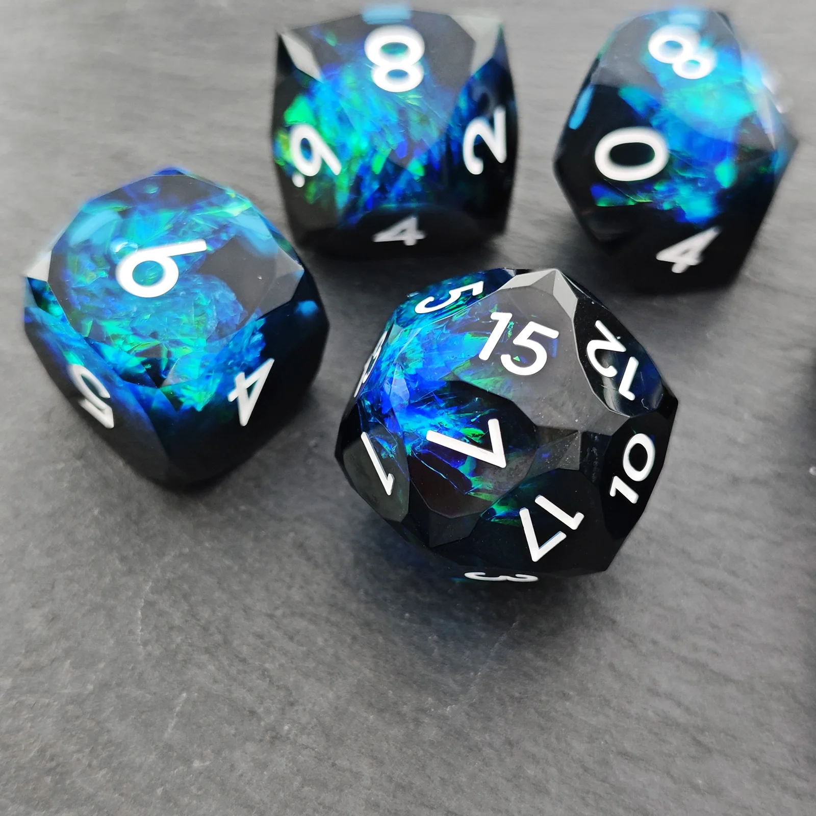 

Multi-faceted Dice Resin Two-color Polyhedral Dice Set For Dungeons and Dragon D&D Role Playing Games Dice resin cube