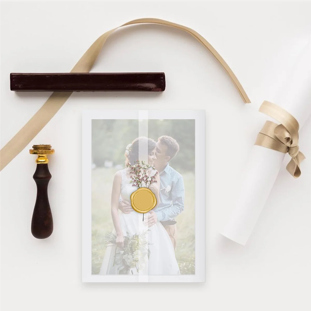 事前に折りたたまれたベラムジャケット、5x7の結婚式の招待状用のベラムラップ、封筒ライナー、50枚