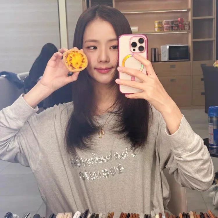 حماية من الشمس طويلة Sve مستديرة Ne T-irt Faionable حبة لون نقي رقيقة الخريف المرأة عادية Sle فضفاض تي شيرت مجسم