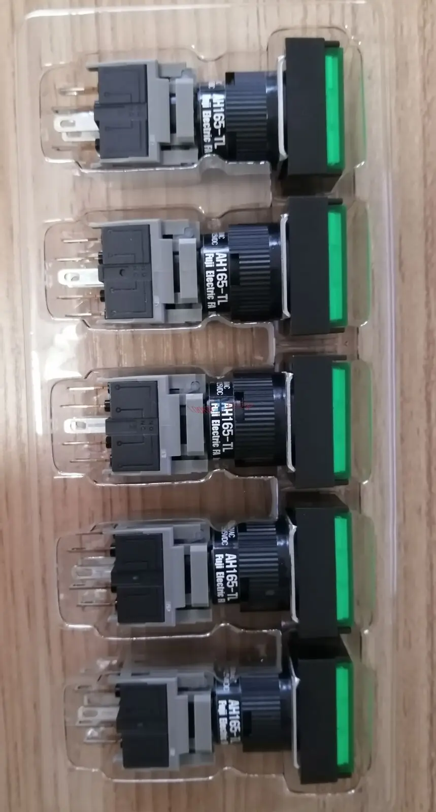 

5x Green Pushbutton Command Switch 24VDC LED FUJI AH165-TLG11E3 NEW