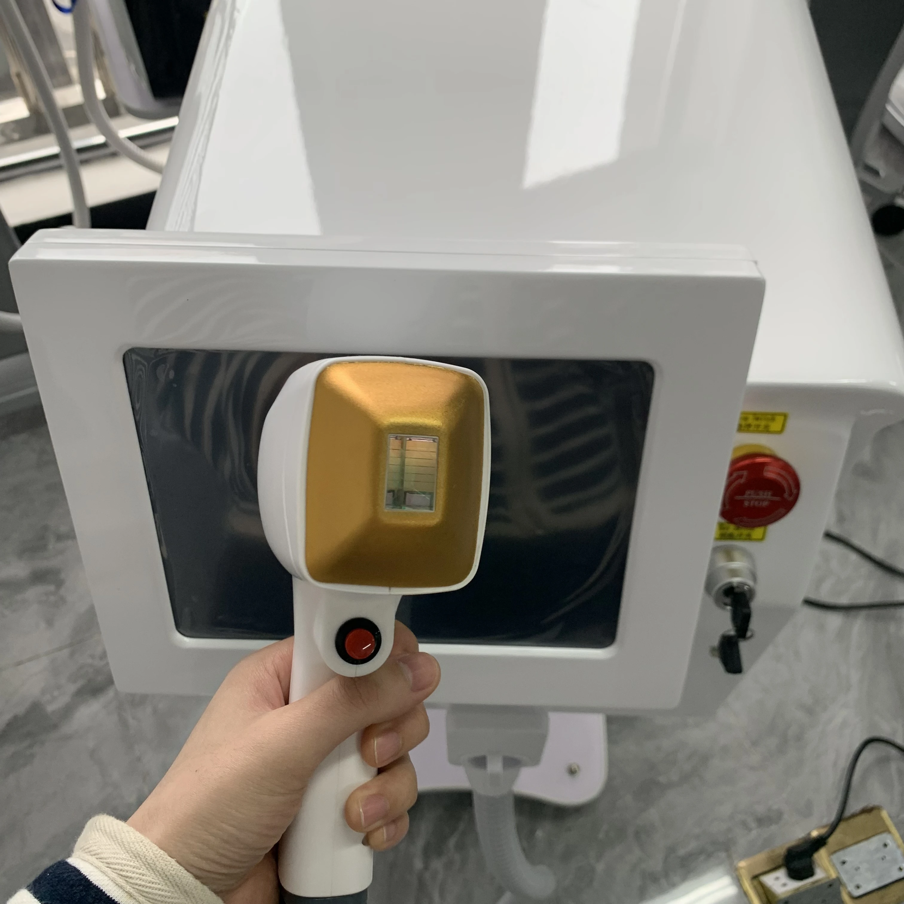 2024 Best Selling Portable Epilator 2000W 3 Wavelength Diode 808nm Diode Laser Permanent Hair Removal Professional Equipment