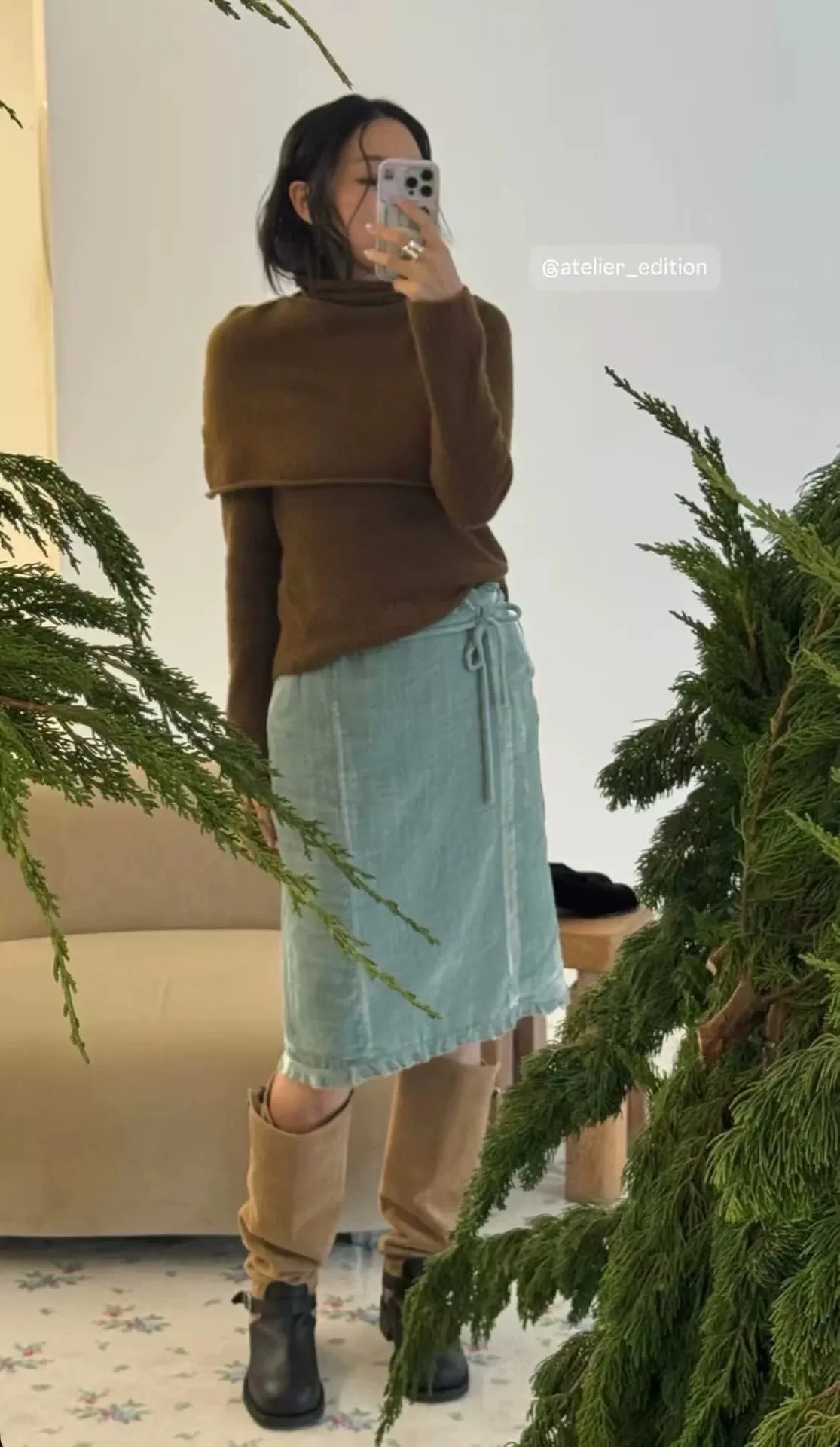 ベルベットサテン素材のウッドアンスカート、ハイウエストAライン、通勤にも使えるレディースカジュアルウェア、春シーズン向け