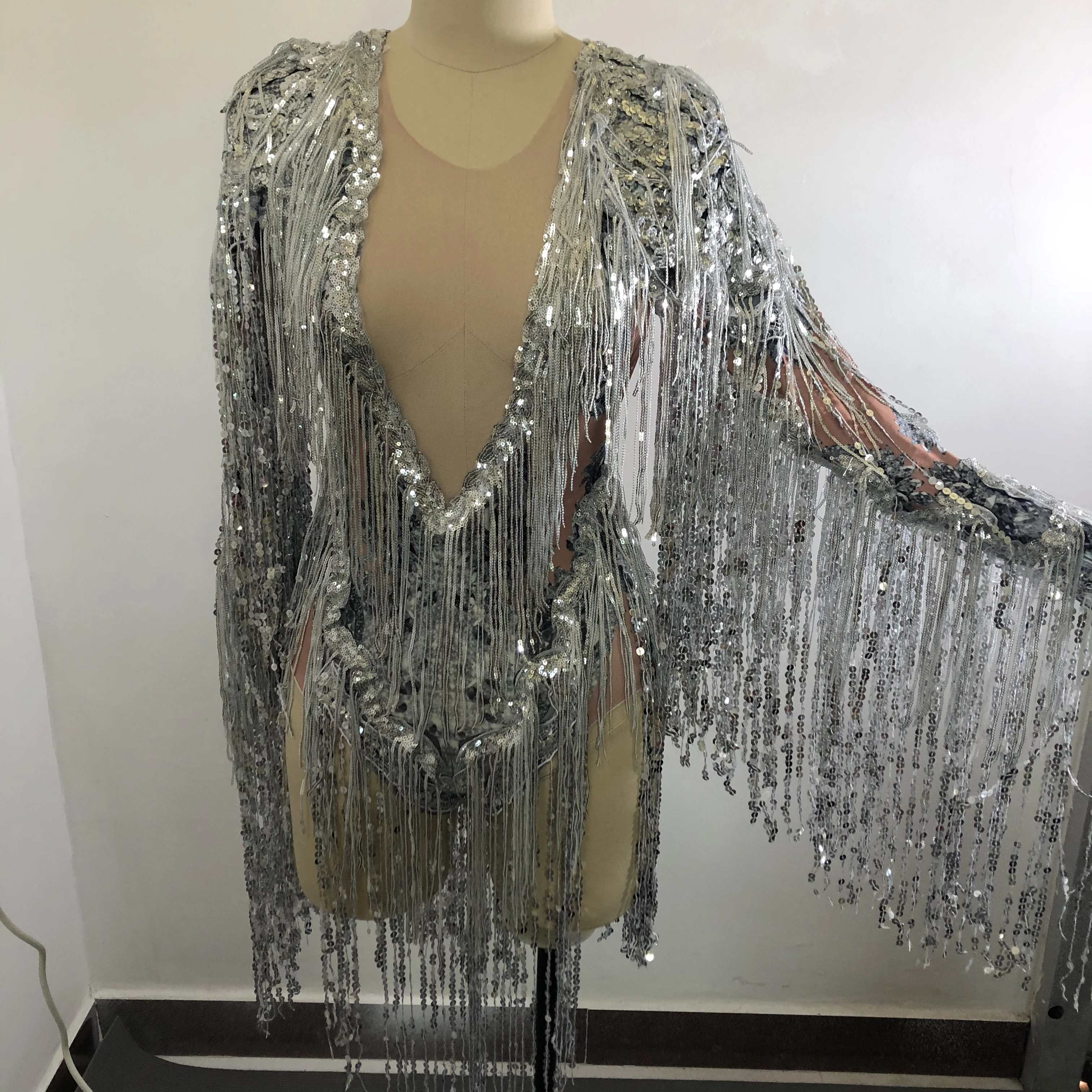 Shiny Sequinsพู่One Pieceหมวกเครื่องแต่งกายประสิทธิภาพสตรีOne Pieceเครื่องแต่งกายเต้นรํานักร้องStage Partyเสื้อผ้ากระชับ