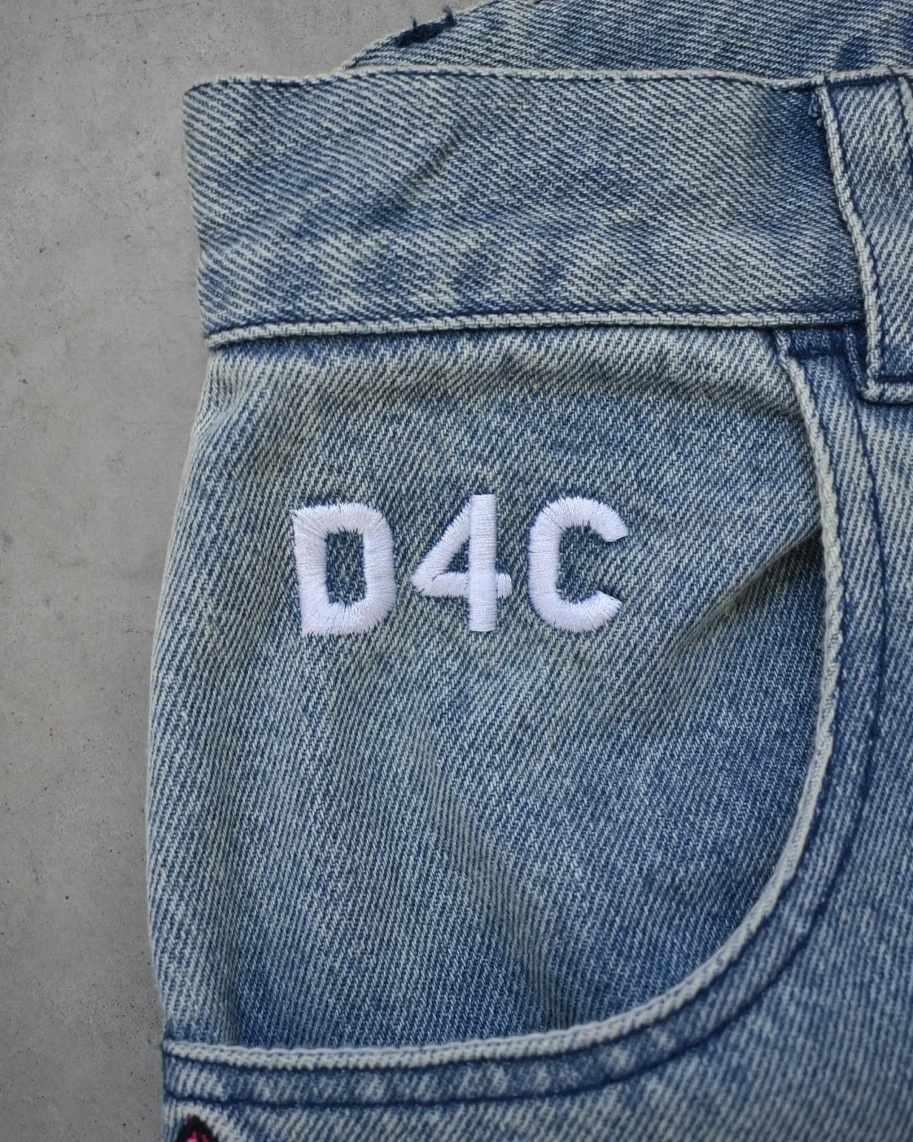 Y2K Retro-Klassiker High-Waist Damen-Jeans, Hip-Hop High-Street-Mode, rot bestickte Herren-Wide-Leg-Hose mit Herz-Motiv – Detail 5