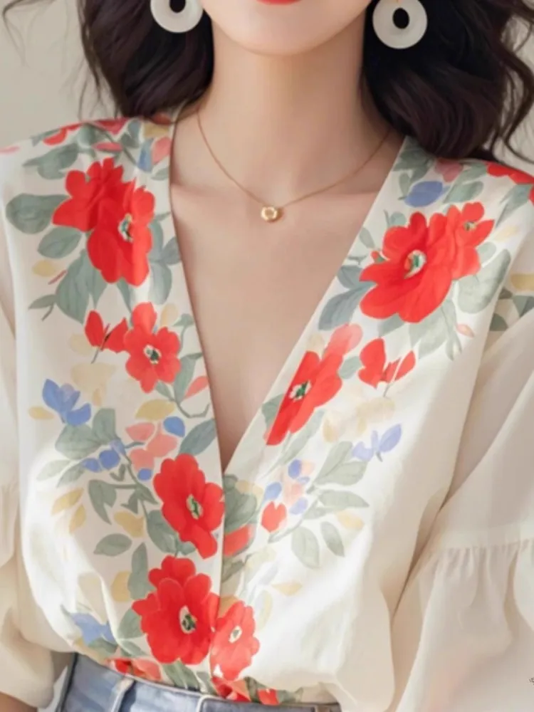 

White Printed V-Neck Lantern Sleeve Shirt For Women In Summer, Loose And Retro Design, Chic And Elegant Top