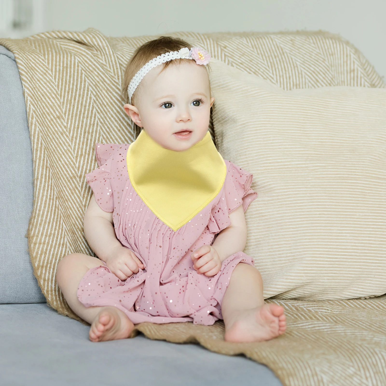 

8Pcs Simple Bibs Exquisite Detail Workmanship Easy to Carry Washable Keeps Baby Dry Clean After Messy Feedings Newborn Bib