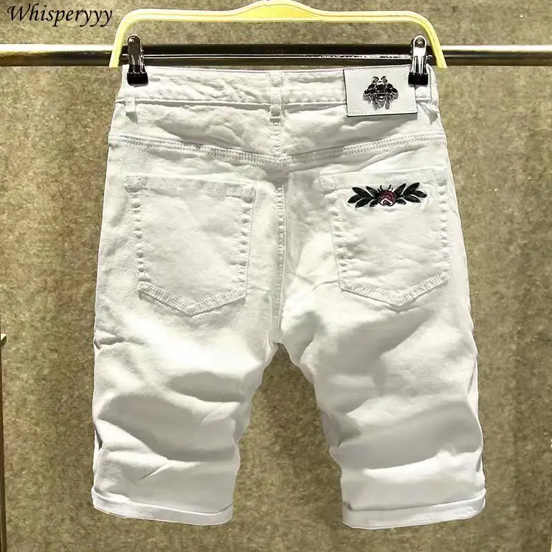 Pantalones cortos vaqueros bordados blancos de verano, ropa para hombre, pantalones finos de cinco puntos, ropa de calle, pantalones vaqueros informales para hombre