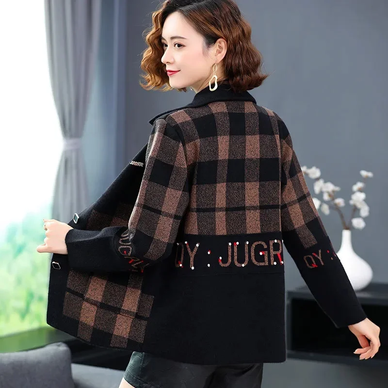 Woolen Mäntel Frauen Herbst Winter Neue Mutter der Revers Plaid Jacke Mittleren Alters Ältere Lose Kurze Outwear Strickjacke Weibliche