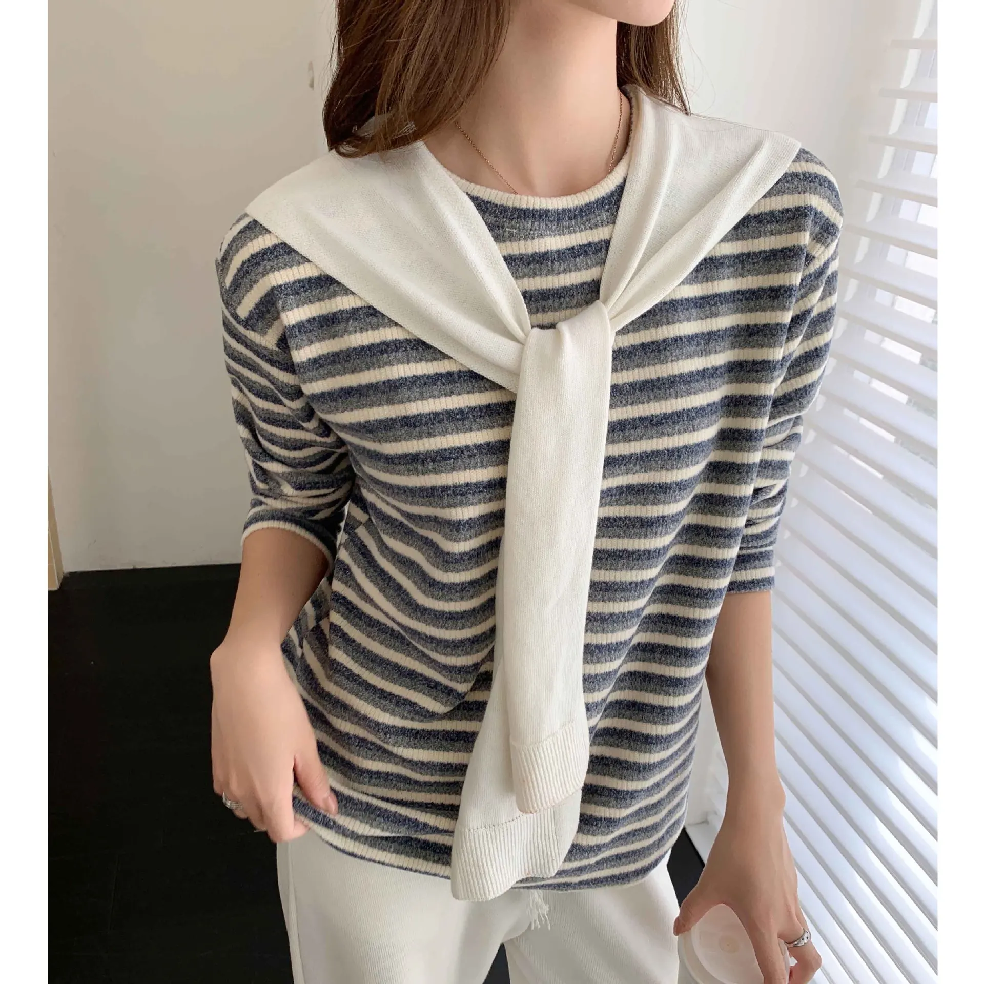 

Striped Round Neck Base Shirt for Women, Autumn and Winter Inner Warm Sweater, Knitted Loose Lazy T-shirt Top.