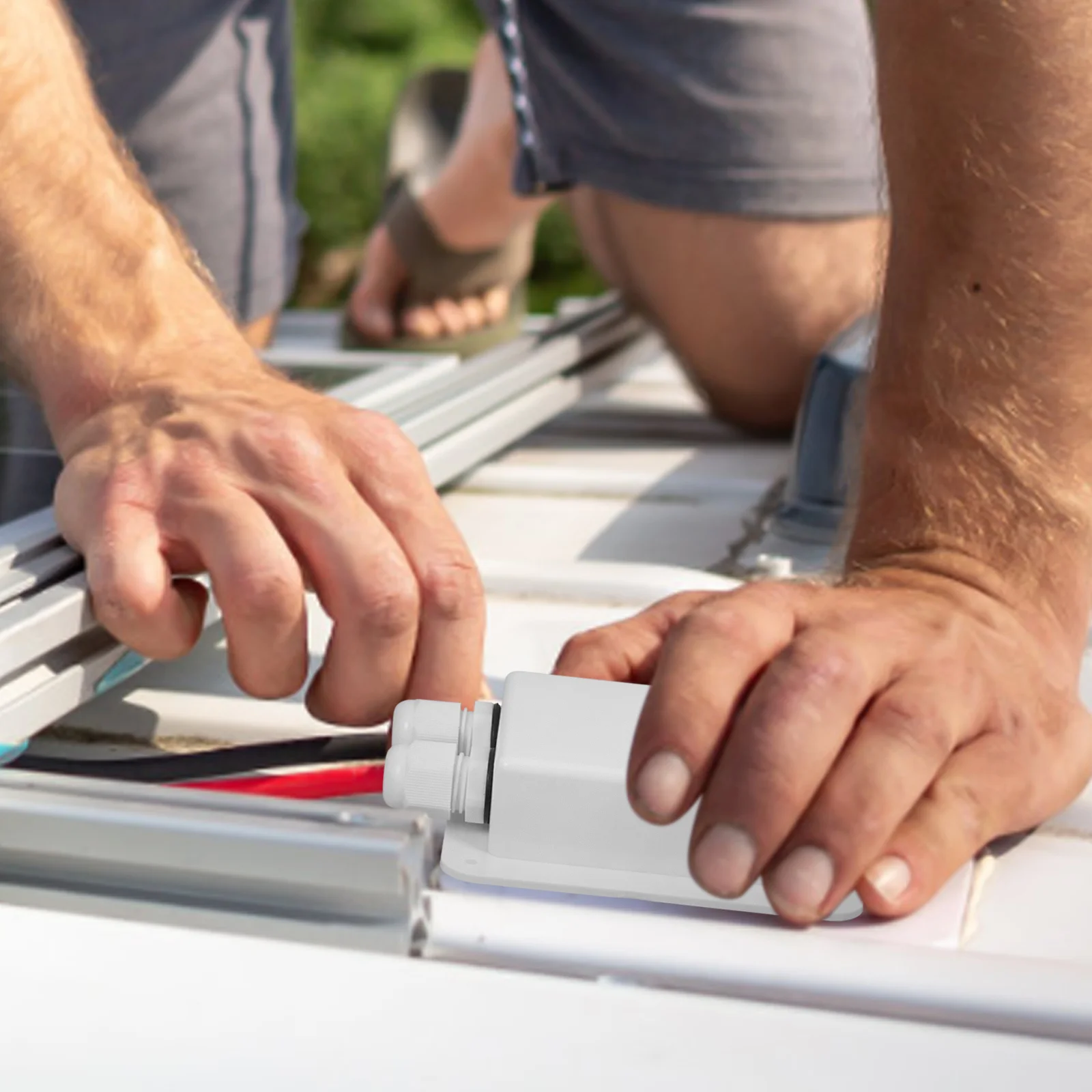 1 قطعة لوحة طاقة شمسية تصاعد قاعدة كابل دخول الغدد صندوق ل Rv يخت مقاوم للماء تقاطع موصل حامل غدد الكابلات الشمسية