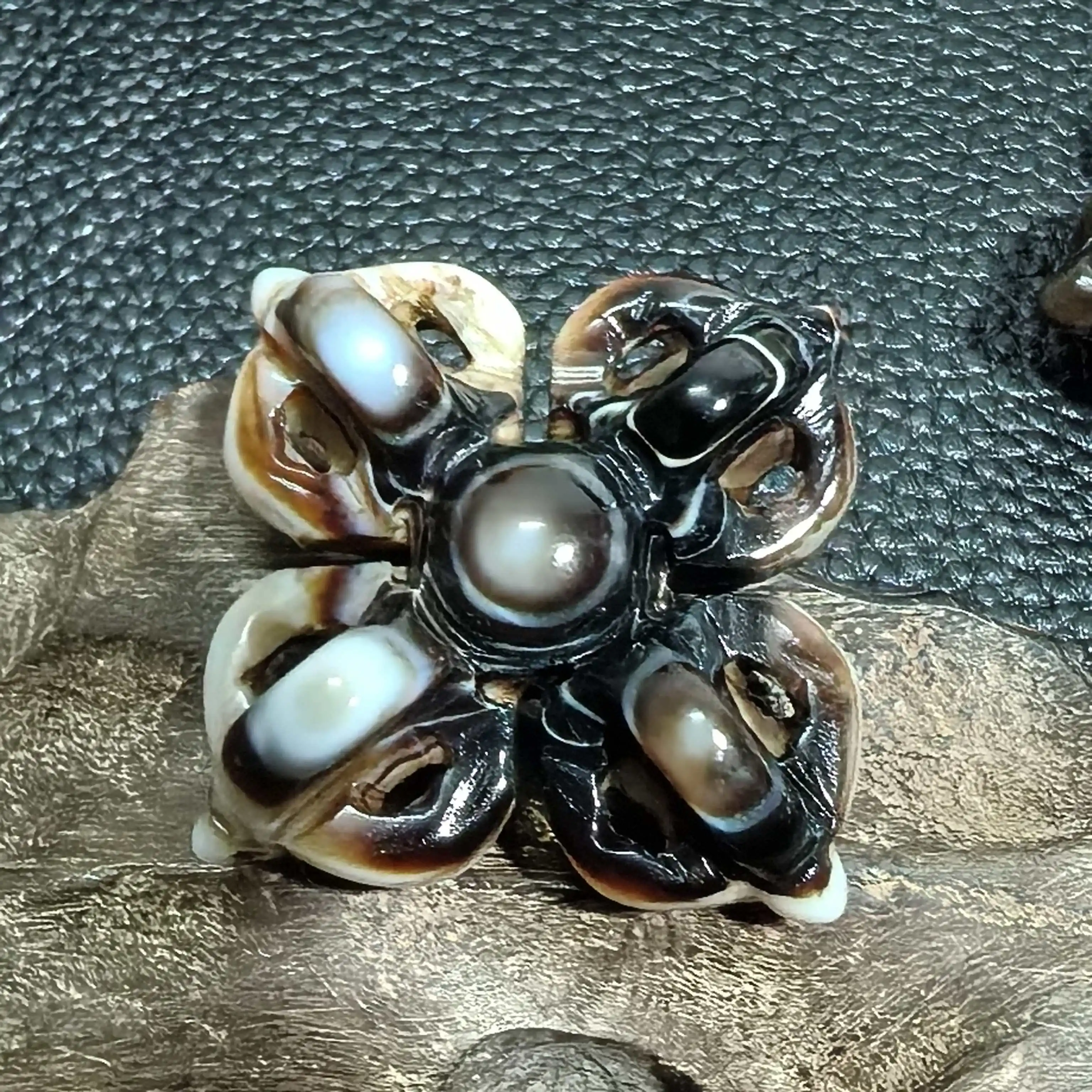 

Tibetan Feng Shui Hollow Carving Diamond Bell-shaped Natural Color Agate Sky Eye Dzi Bbeads Men&Women Amulet Beads