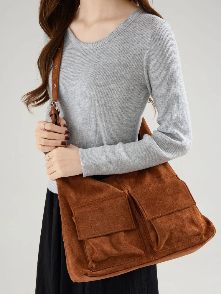 2025 حقيبة كروس متعددة الجيوب بلون واحد للنساء حقيبة كتف من جلد الغزال عالية الملمس متعددة الاستخدامات حقائب تسوق ذات سعة كبيرة